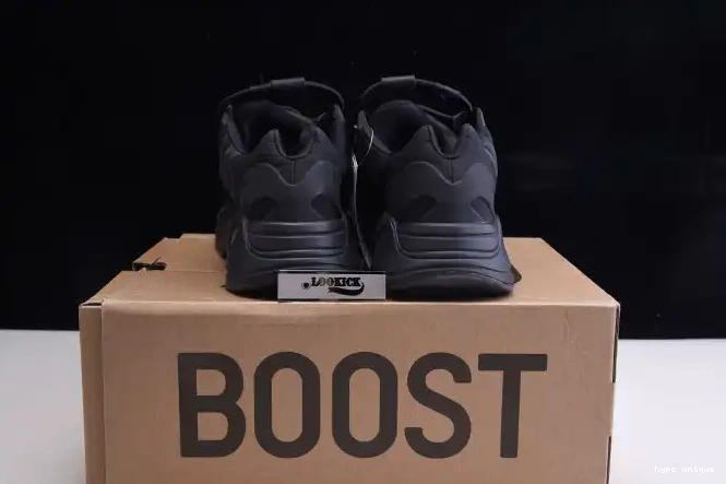 hype 700 FV4440 Black MNVN Adidas Triple Yeezy Boost 0602